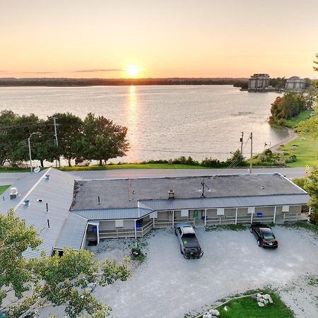 Lakeside Inn 오릴리아 외부 사진