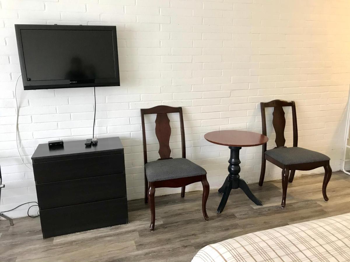 Lakeside Inn 오릴리아 외부 사진