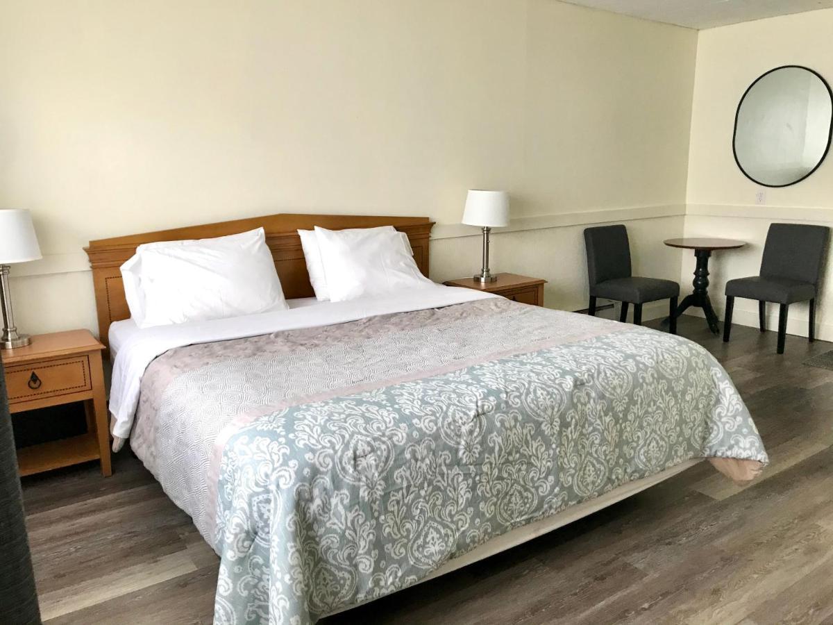 Lakeside Inn 오릴리아 외부 사진