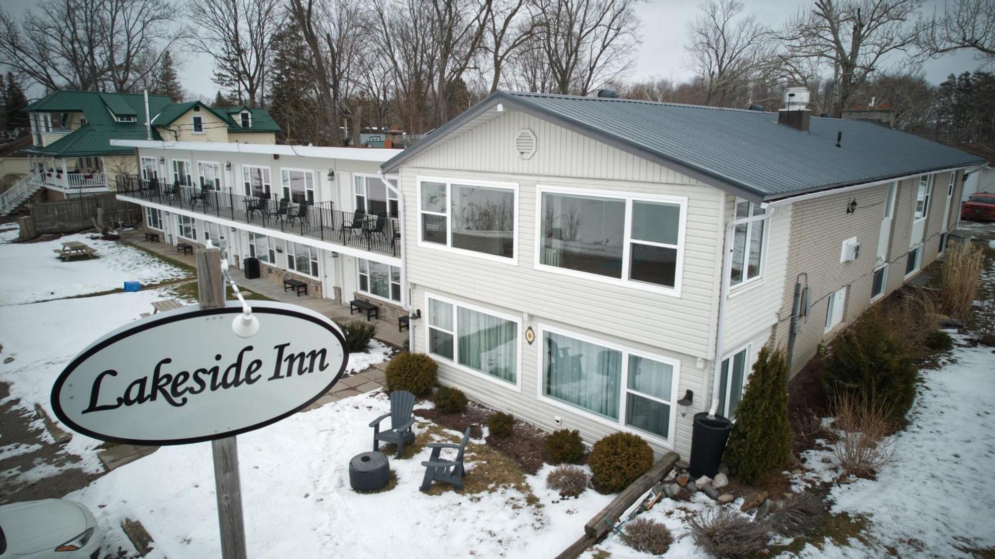 Lakeside Inn 오릴리아 외부 사진