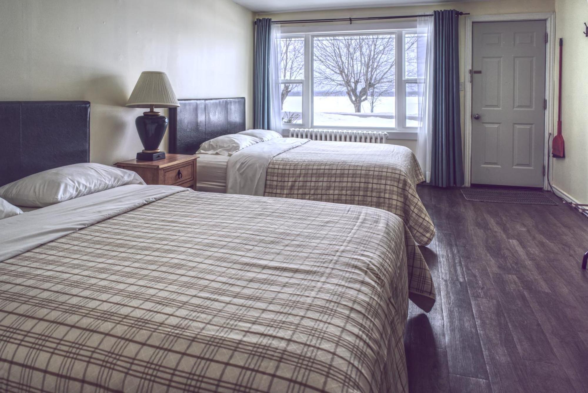 Lakeside Inn 오릴리아 외부 사진
