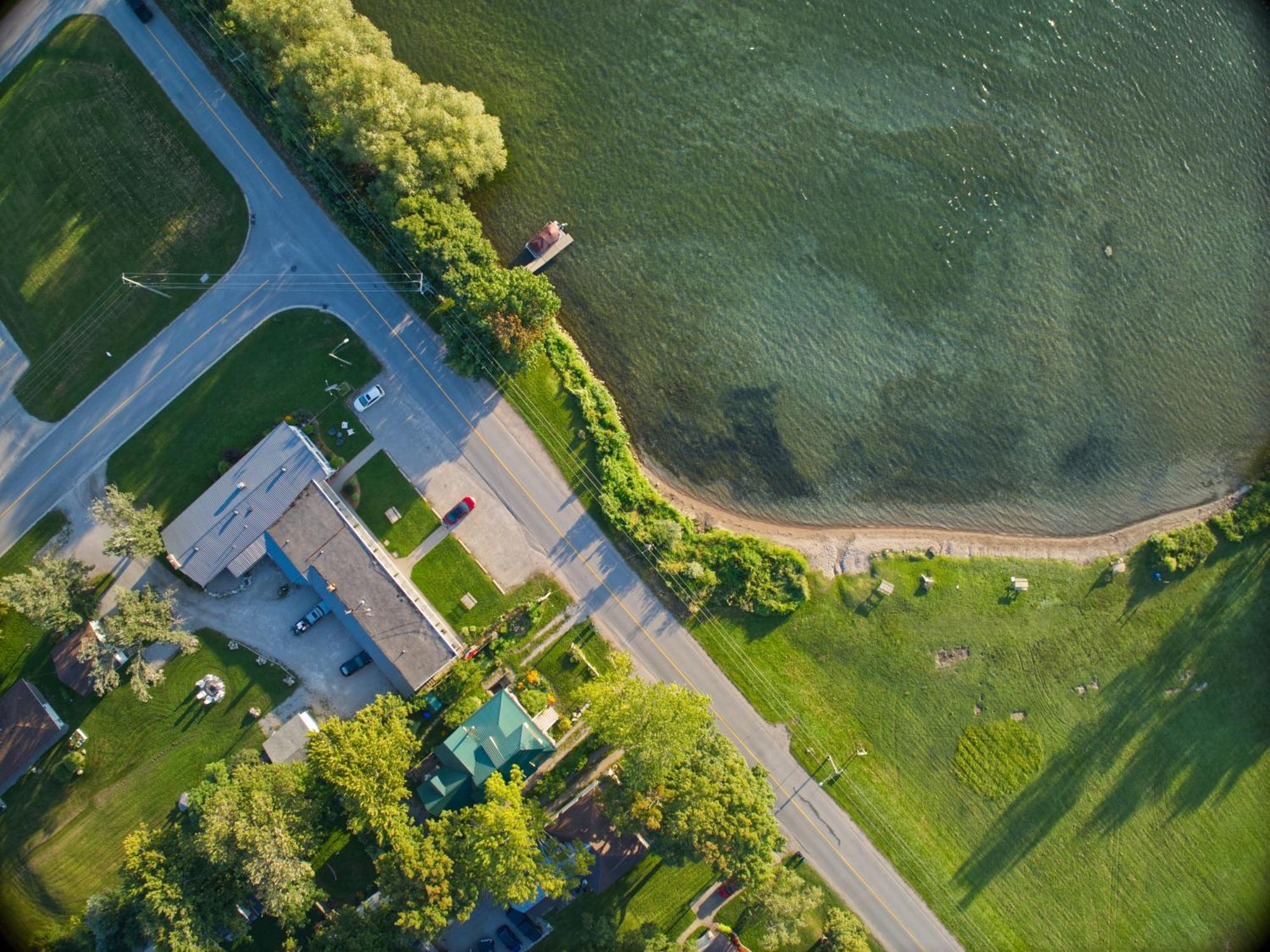 Lakeside Inn 오릴리아 외부 사진