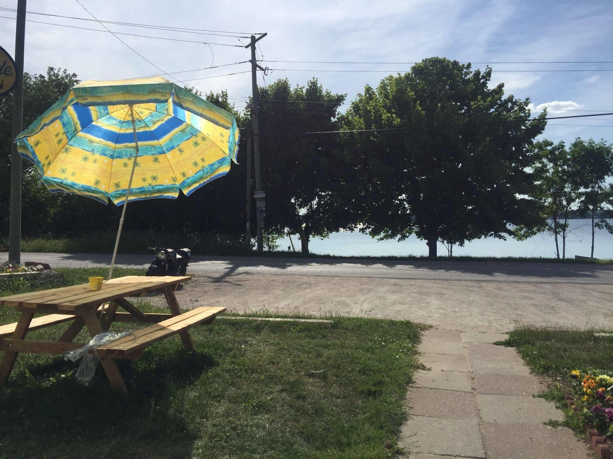 Lakeside Inn 오릴리아 외부 사진