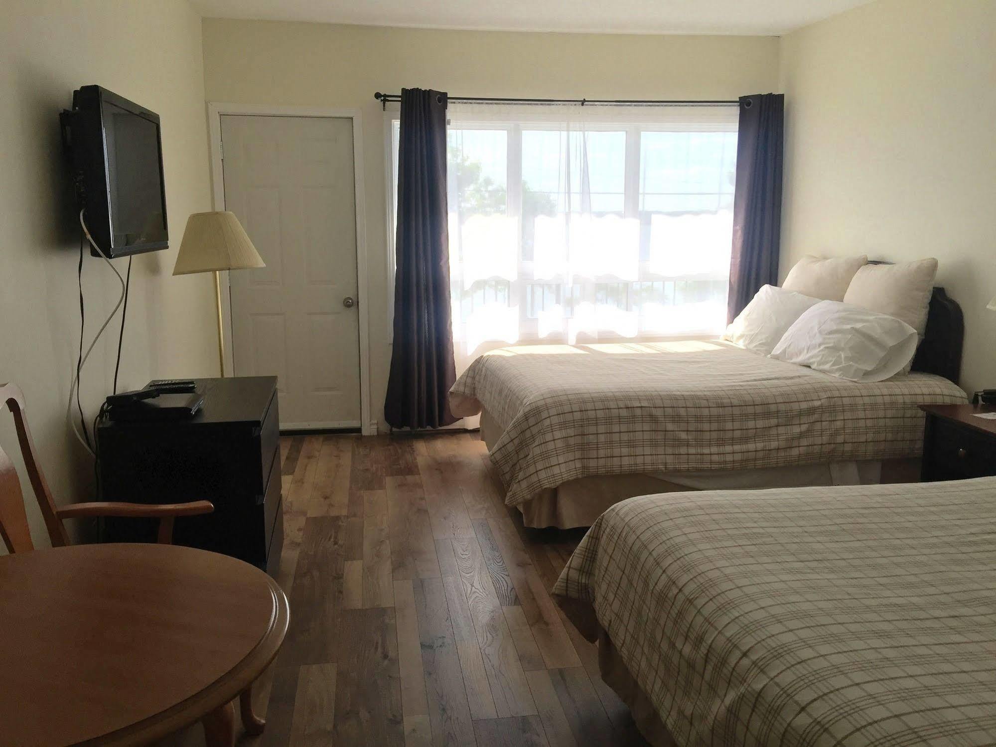 Lakeside Inn 오릴리아 외부 사진
