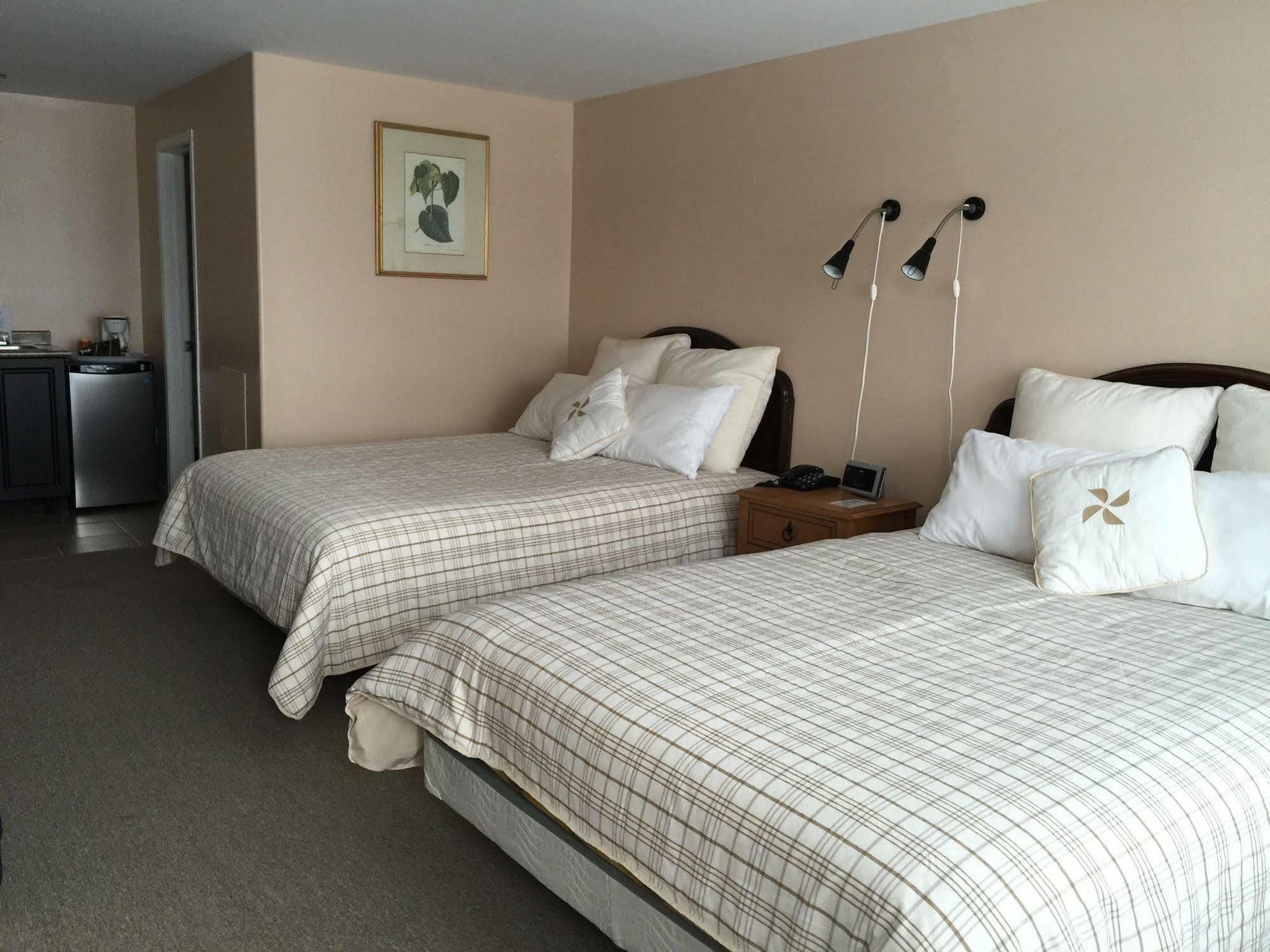 Lakeside Inn 오릴리아 외부 사진