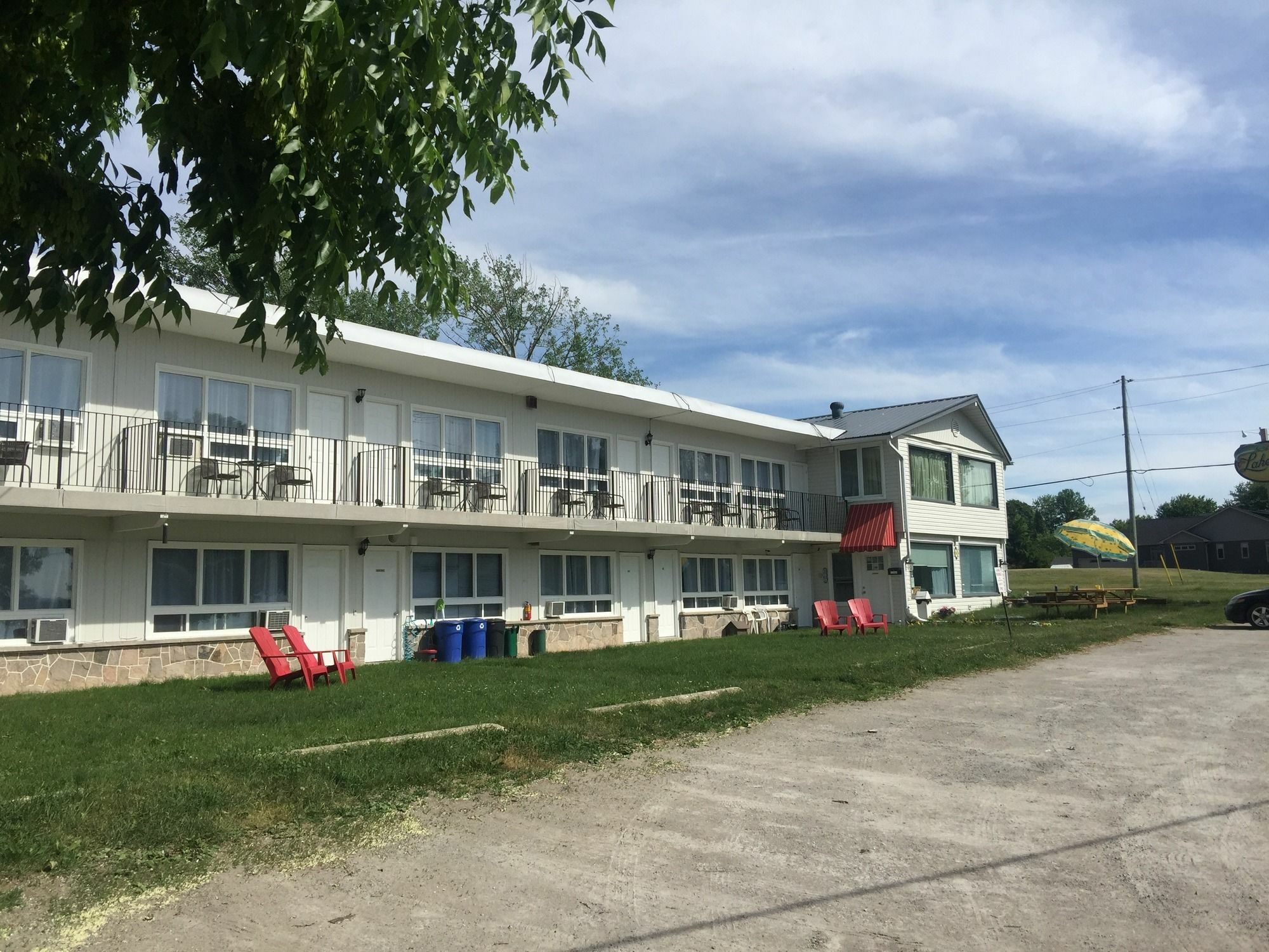 Lakeside Inn 오릴리아 외부 사진